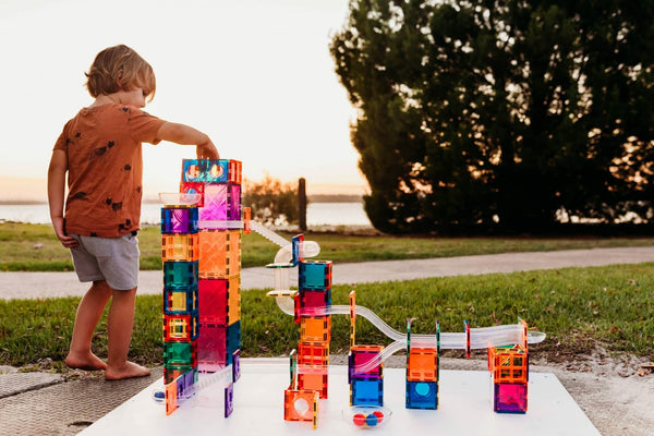 Marble runs - traseul cu bile - ce ii invata pe copiii nostri? Pistele cu bile o jucarie STEM educativa