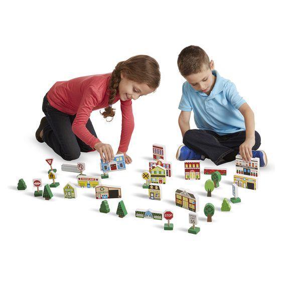 Figurine din lemn Orasul Meu - Melissa & Doug - www.copilarestiromania.com